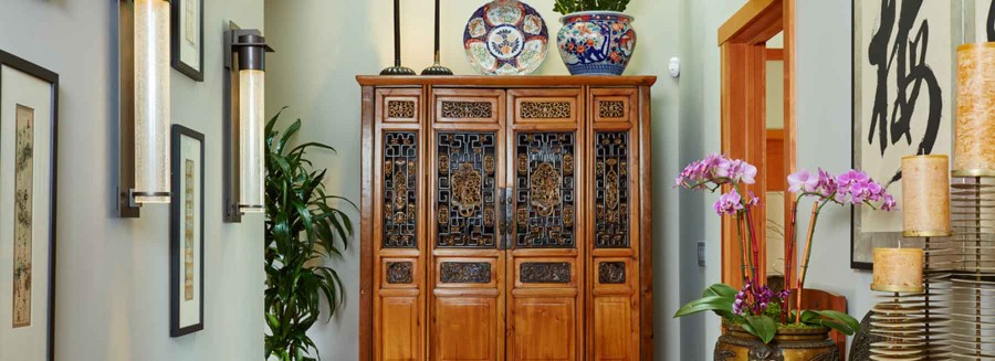 Chinese armoire w/Imari accents