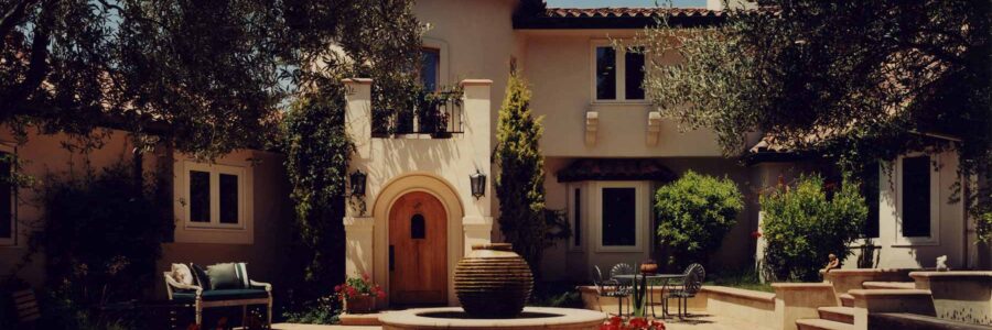 Hilltop Retreat - Courtyard